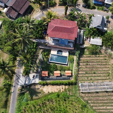 Pondok Isoke Bunggalow Баньюванги Экстерьер фото